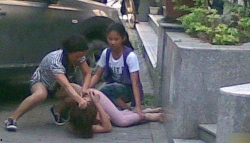 打小三的视频,视频揭露小三真实面目